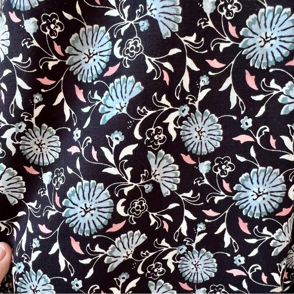 ⭐️ NWT Loft Navy Pull On Floral Print Pencil Skirt Size LT - Picture 2 of 9